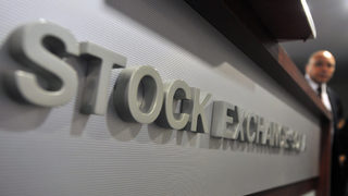 Бурята на световните борси удари и българската