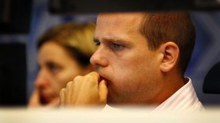 Вълната на пазарния срив продължава и днес (обновена в 12.10)