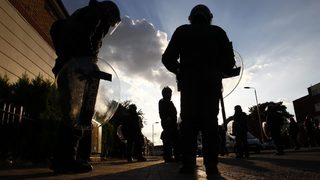 Лондон остана спокоен, докато безредиците обхванаха други градове
