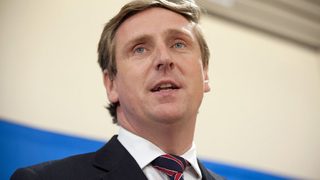 Лидерът на партията на Меркел в Шлезвиг-Холщайн подаде оставка заради връзка с непълнолетна