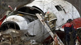 Полша ексхумира тялото на една от жертвите на катастрофата край Смоленск