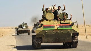 Либийските бунтовници: Муамар Кадафи вероятно се намира в град Бани Уалид