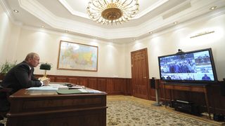 Поддръжници на Путин ще инспектират руските пътища от Владивосток до Калининград