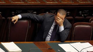 Берлускони си изпуснал нервите заради скандал с изнудване и сводници
