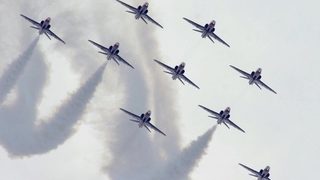 Българската авиация чества 100-годишнина с грандиозно шоу край Пловдив