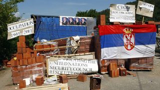 Сърби блокираха всички пътища в Северно Косово