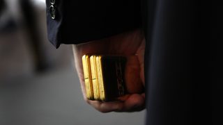 Анализатори: Спадът при златото е краткосрочен феномен