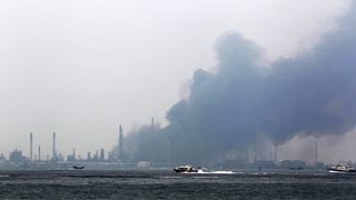 Пожар в най-голямата рафинерия на "<span class="highlight">Шел</span>"