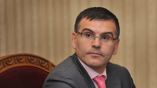 Чиновниците няма да получат <span class="highlight">коледни</span> надбавки