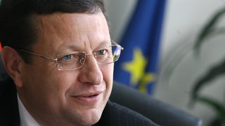 КРС подготвя търгове за нов мобилен оператор и за широколентов интернет
