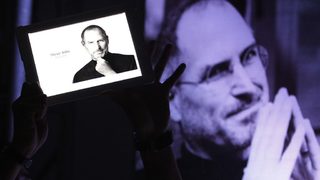 Стив Джобс дълго отказвал операция на рака
