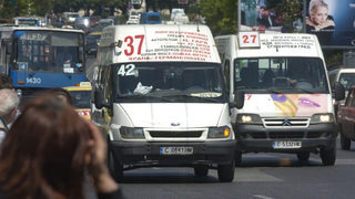 Шофьор на маршрутка е настанен в "Пирогов" след сбиване с пешеходец