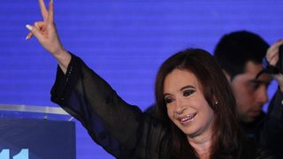 Аржентина убедително преизбра за президент Кристина Фернандес