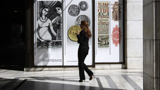 Общото събрание за сливането на Алфа банк и Юробанк се отложи