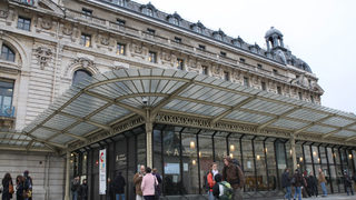Musee d'Orsay се раздели с белите стени, но не и с проблемите на служителите си