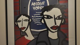 Изложбата Absolute Art Mode представя арт колекцията на една популярна бутилка