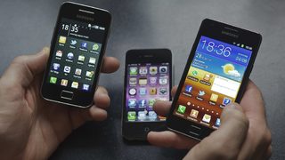 ЕС разследва Apple и Samsung заради патентната им война
