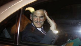 Ще доведе ли краят на една щура гръцка седмица до края на династията Папандреу