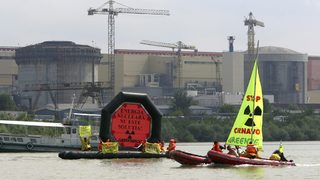 Френската EDF шпиониралa Грийнпийс заради антиядрените й инициативи
