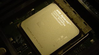 AMD пусна в производство първия 16-ядрен процесор