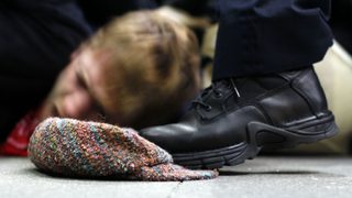 Сблъсъци избухнаха между полицията и окупаторите на Уолстрийт