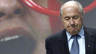 Англия отново остана сама срещу Блатер