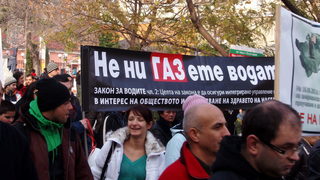 По заръка на Борисов РЗС и независими от "Атака" внесоха искане за забрана на добива на шистов газ