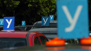 КЗК препоръчва организация на автошколите да участва в лицензирането им