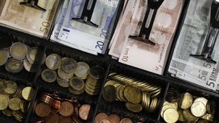 Водещи икономисти: Еврозоната едва ли ще оцелее в сегашния си вид