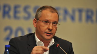 Станишев, начело на европейските социалисти, критикува конституцията на Орбан