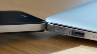 Apple подготвя 15-инчов <span class="highlight">MacBook</span> <span class="highlight">Air</span>