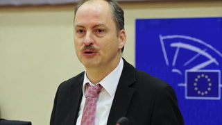 Европарламентът иска обществен дебат за промени в евродоговорите
