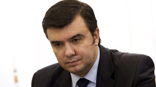 Шефът на "<span class="highlight">Пътнически</span> <span class="highlight">превози</span>" в <span class="highlight">БДЖ</span>: Синдикатите спекулират със смъртта на железничаря