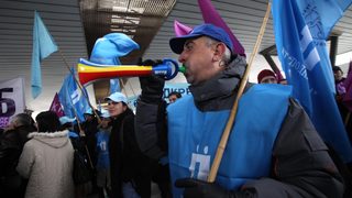 Синдикатите и ръководството на БДЖ не се разбраха за придобивките на работниците
