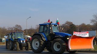 Протестиращите разляха цистерна с мляко и спряха движението по "Дунав мост" при Русе