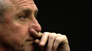 Йохан Кройф предприе съдебни действия срещу назначаването на Луис ван Гаал в "Аякс"