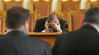 Приказка от "Биволъ": Цветан Цветанов се задържа сам