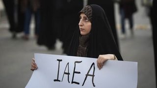 ЕС продължава да обсъжда нови санкции срещу Иран