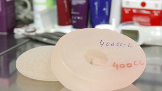 Пластични хирурзи: Няма причина българките да подменят силиконовите импланти PIP по спешност