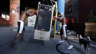 Видео: Най-любопитните моменти от световния спорт през 2011 г.