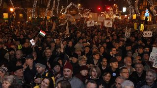 Десетки хиляди унгарци протестираха срещу конституцията на Орбан