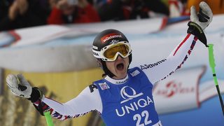 Елизабет Гьоргъл триумфира за първи път в спускането