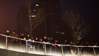 Фотогалерия: Сблъсъци за новия iPhone в Пекин и Шанхай
