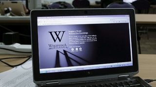 Как да използвате английската версия на Wikipedia по време на протеста срещу SOPA