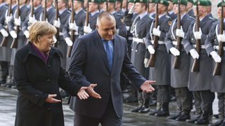 Борисов е информирал Меркел за оставката си и ситуацията в България