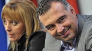 БСП пита Цачева с кого се е срещал Любо Къдравия в парламента