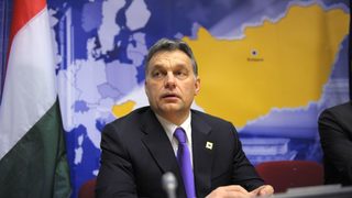Виктор Орбан защити въвеждането на плосък данък от 16%