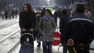 Родители пренасят лекарства за епилепсия през граница, за да спасят децата си