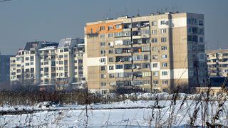 Европари за <span class="highlight">саниране</span> ще има само за сгради без незаконно остъкление