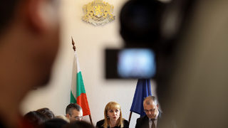 Европейски посланици питали министър Ковачева за знакови дела и закона за конфискацията